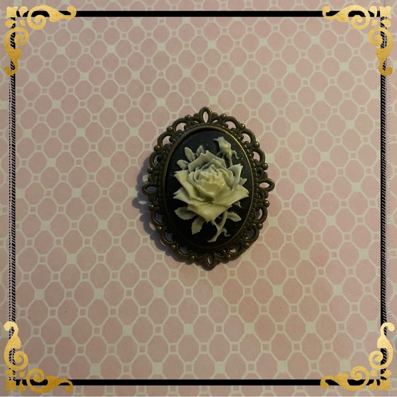 𝒩8𝓉𝒾𝓋ℯ 𝒥𝓊𝓁ℯ𝓈 Jewelry - Antiqued Vintage Dark Gothic Rose Cameo Occult Witchy Grunge Regency Emo